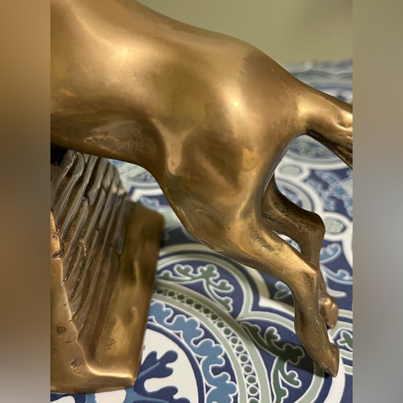 Vintage Brass Horse Jumping Stone Wall - Picture 10 of 13